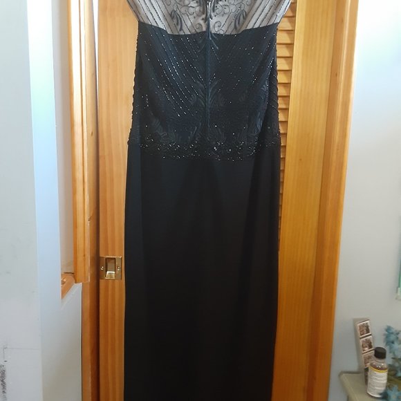 FORMAL BLACK DRESS - Picture 3 of 9